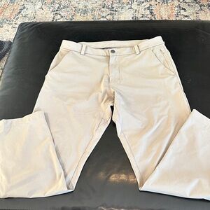 Lululemon Athletica Tan commisions size 31 waist